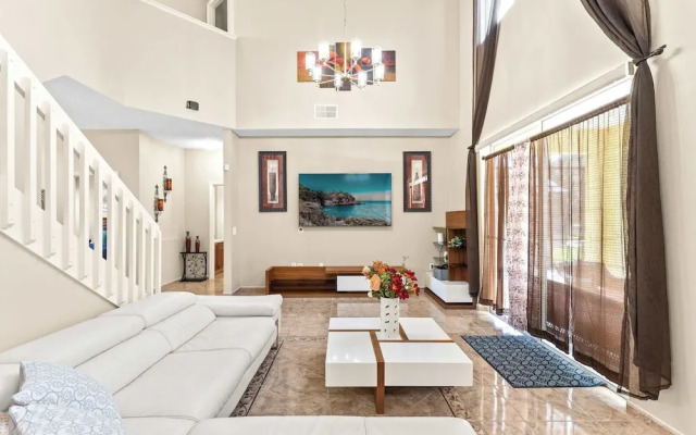 Jasmine Breeze Home for 12