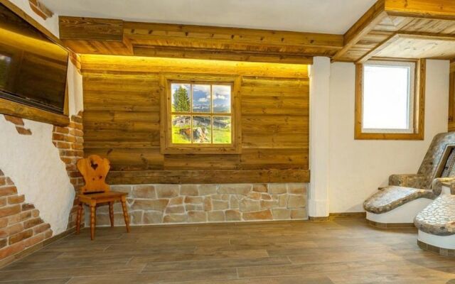 Chalet unter Weißblauem Himmel