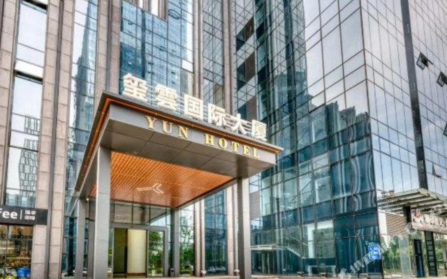 Cloud Hotel