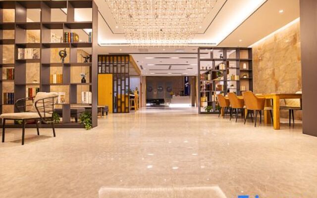 Starway Hotel (Zhengzhou Xinzheng International Airport)