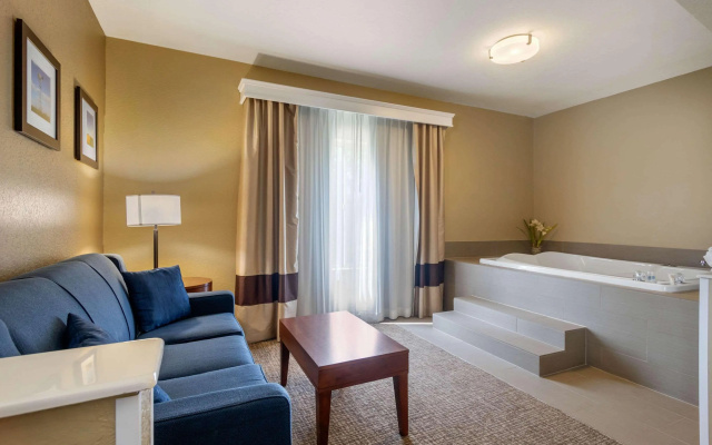 Comfort Inn & Suites Pittsburg KS