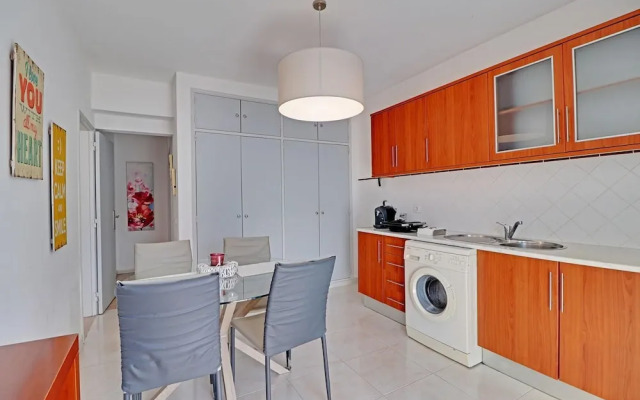 Faro Airport Flat 1 by Homing