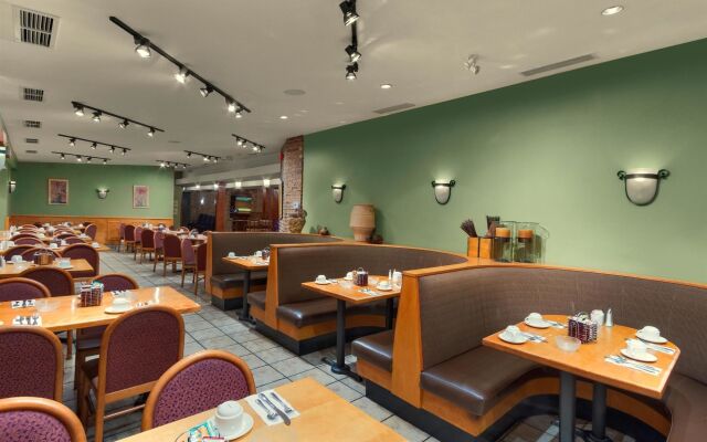 Travelodge by Wyndham Kingston LaSalle Hotel