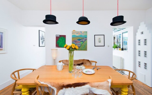 Fashionable 3BR Family Home in Battersea