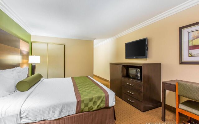 Rodeway Inn & Suites Canyon Lake-Menifee West