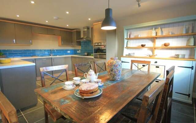 Cobnut Barn, Bourton On The Water