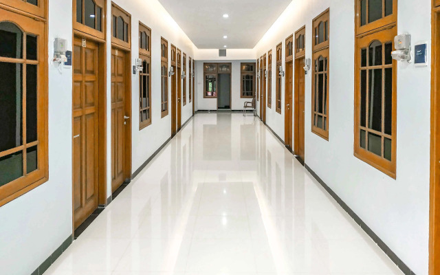 RedDoorz near Pasar Atom Mall