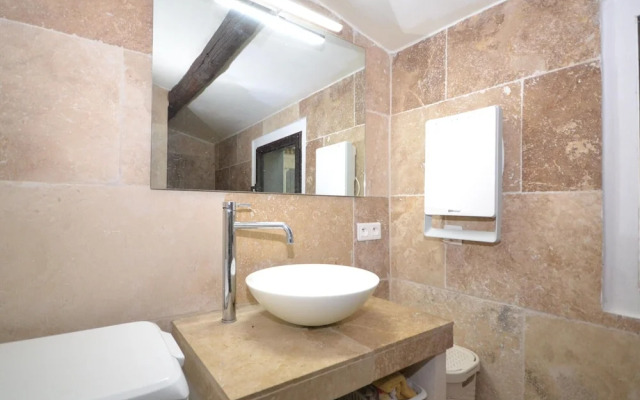 Villa With Swimming Pool Within the Luberon