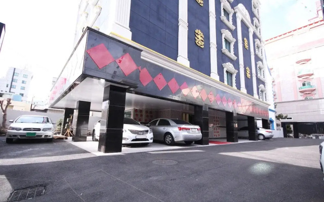 Yangsan Bukbudong Benz