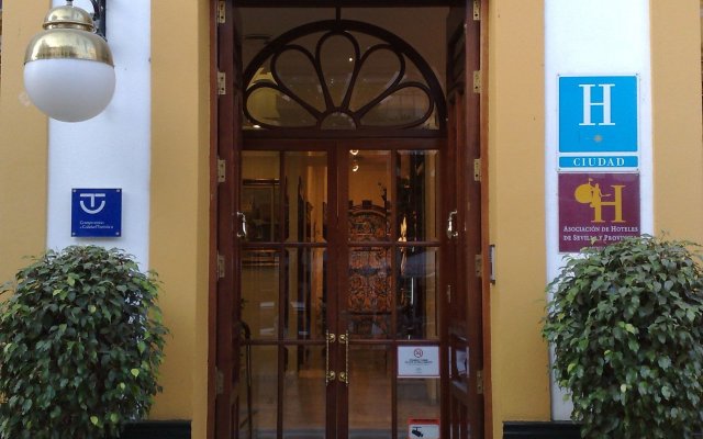 Basic Hotel Puerta de Sevilla