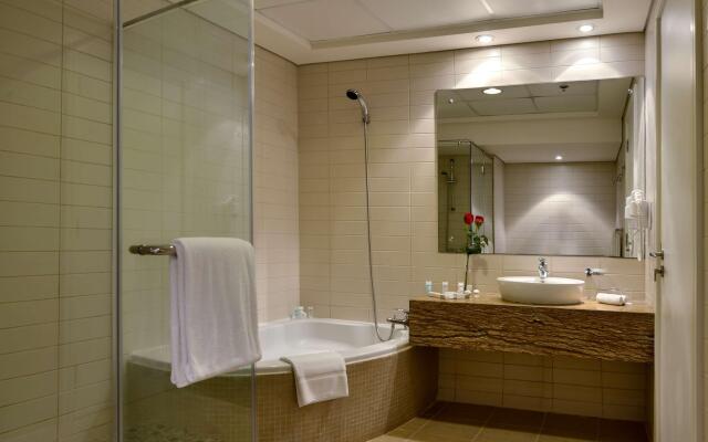 Oaks Liwa Heights Suites