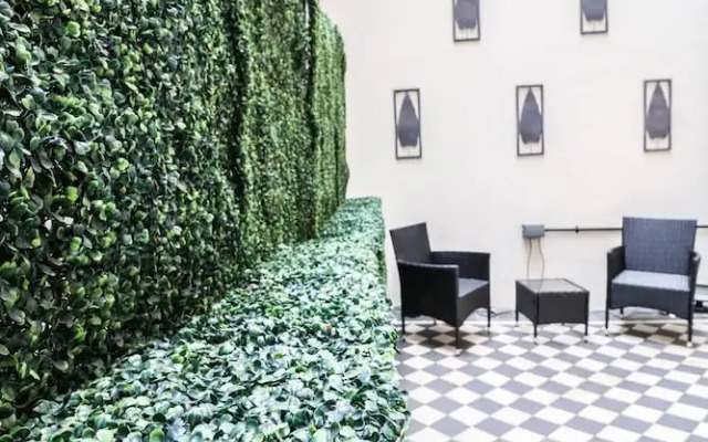 Beautiful Kensington Garden Apartment