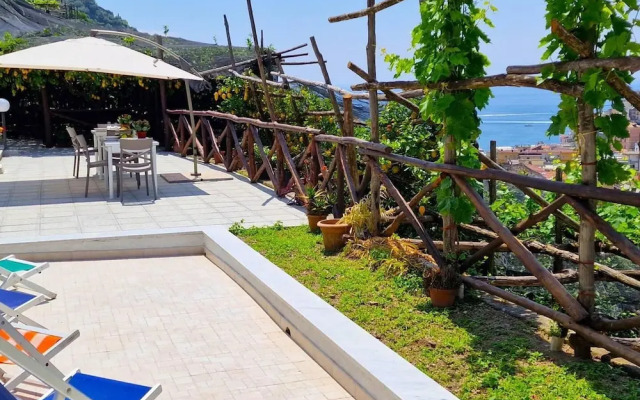 Villa in Lemon Grove With Sea Views & Sea Breeze