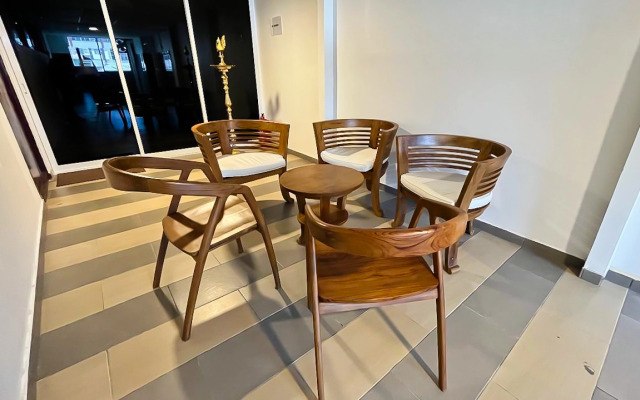 OYO 90572 J Hotel Masjid India