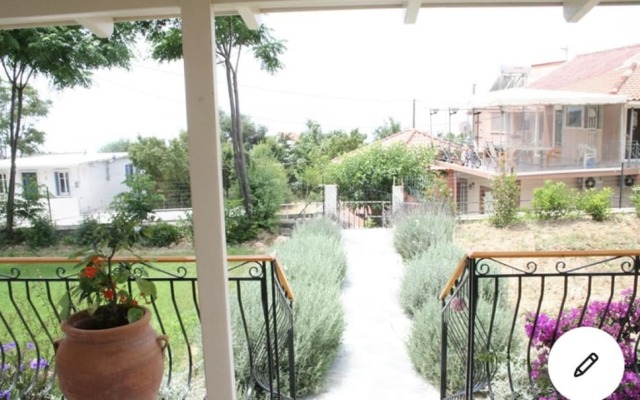 Villa Delphia One Bedroom Traditional House