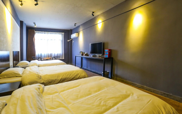 Comma Travel International Youth Hotel