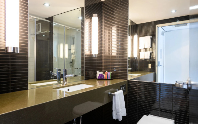 Lakeside Hotel and Conference Centre