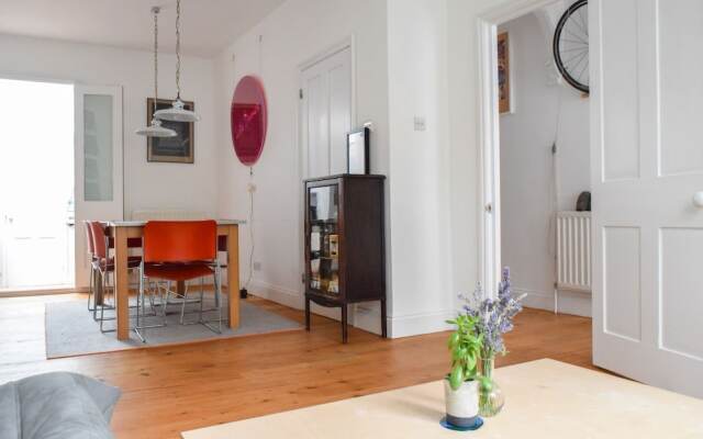 Stylish 2 Bedroom House In Nunhead With Garden