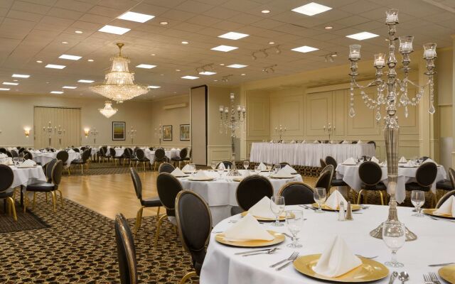 Park Inn by Radisson Sharon