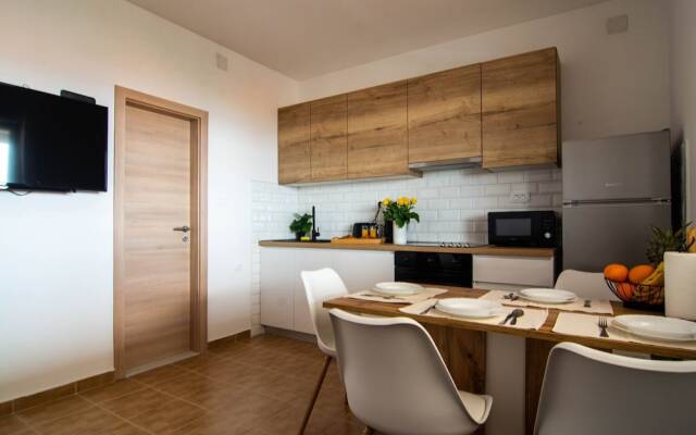 All New Sea View Apartment Moderna