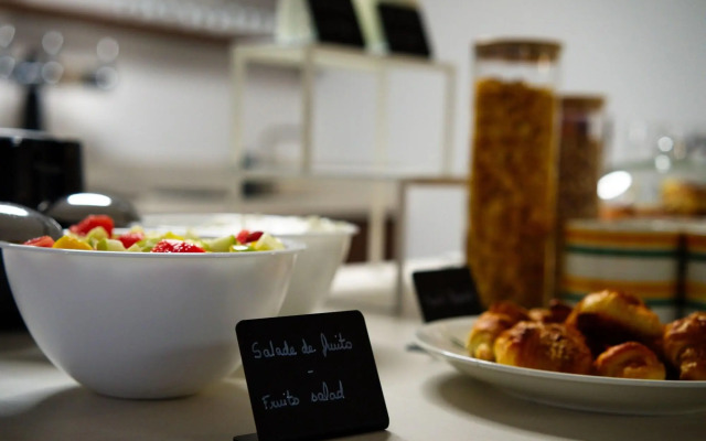 Beau M Paris Hostel