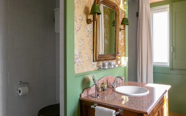 Rosegarden Essence Sintra