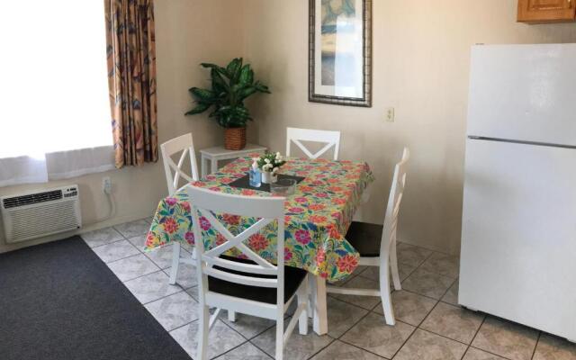 Carlton House Motel