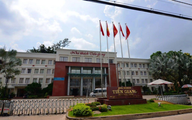 Nha Khach Tien Giang