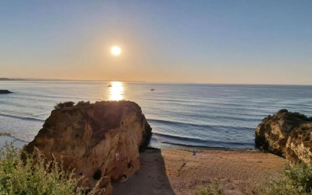 Spacious 3 bedroom apartment with seaview