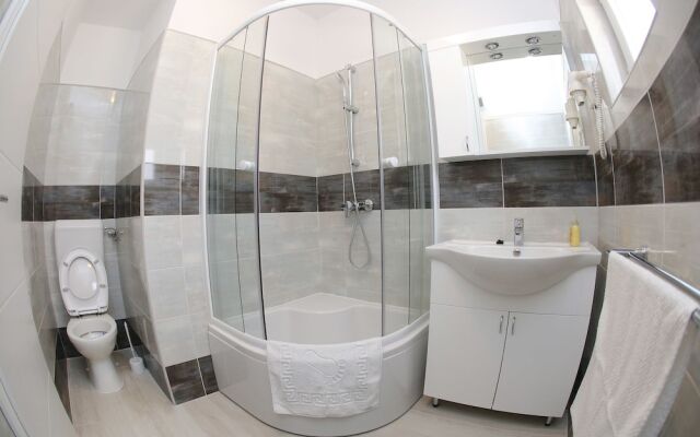 Deluxe Mkc Apartments