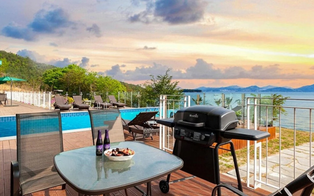Yeosu Marine Terrace Poolvilla