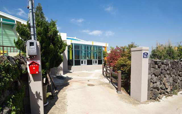 Seogwipo Wolpyeong I-kiz Pension