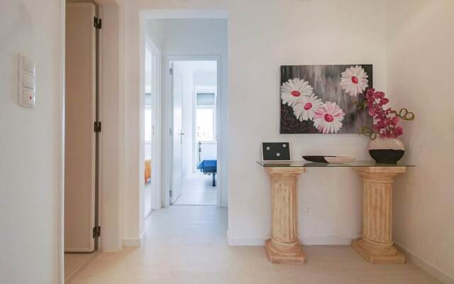 Modern 2 Bedroom Apartment With Views in Lisbon