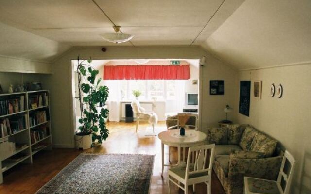 STF Villa Lowar B&B