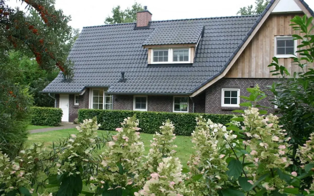 Beautiful House With Whirlpool