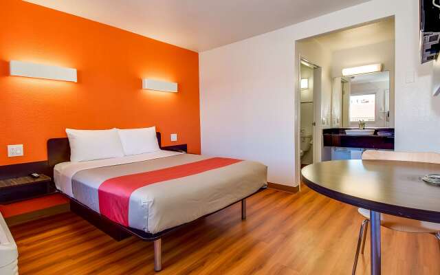 Motel 6 Riverside, CA - South