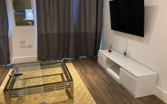 Phoenix 2 Bedroom Apartment in london