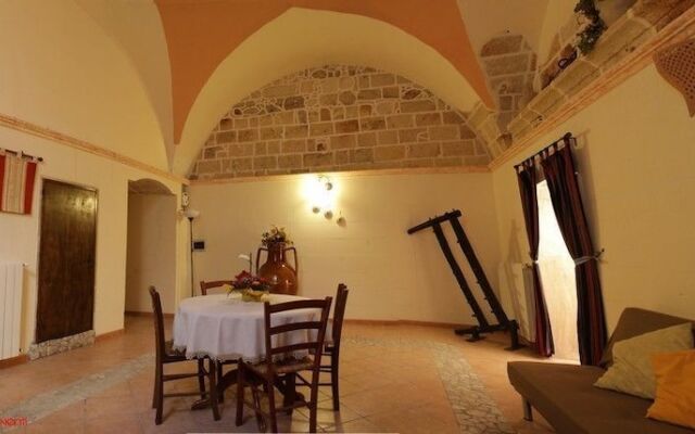 Exedra Holiday House