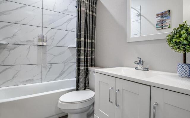 LakeDallasPoolHouse GREAT memories, near LAKE!