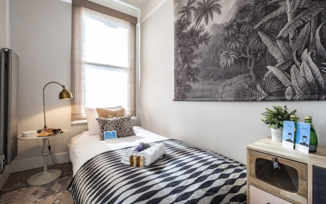 Stunning Colville Gardens Apartment - ADCT