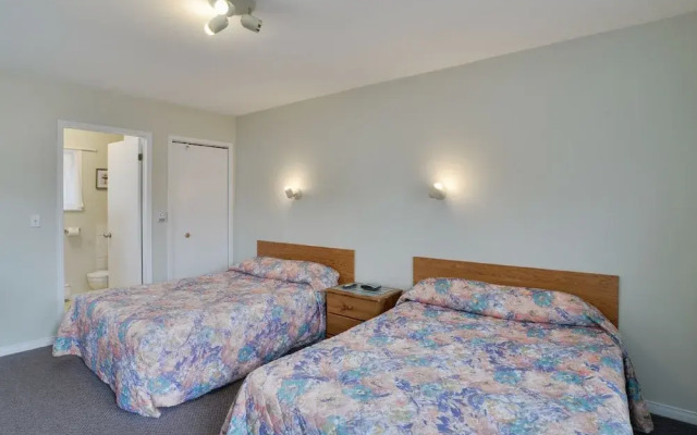 Oakwood Motel