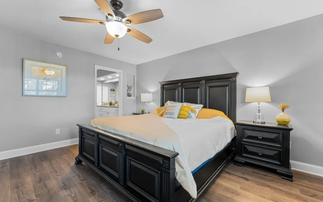 Swanky Sanctuary 2 Bedroom Condo by RedAwning