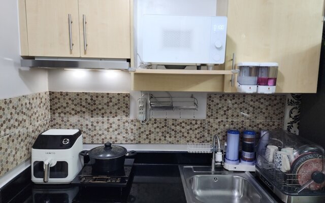 Elegant Studio @ Grass Residences 1-5 persons only, Quezon City