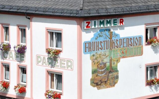 Pension Parzer Pressbaum bei Wien