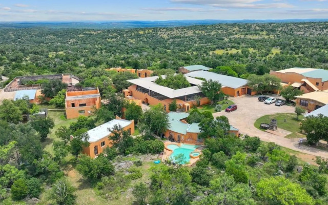 The Trois Estate at Enchanted Rock