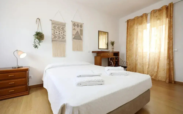 Z 04 - Bedroom 4 in Gil Vicente Guest Rooms