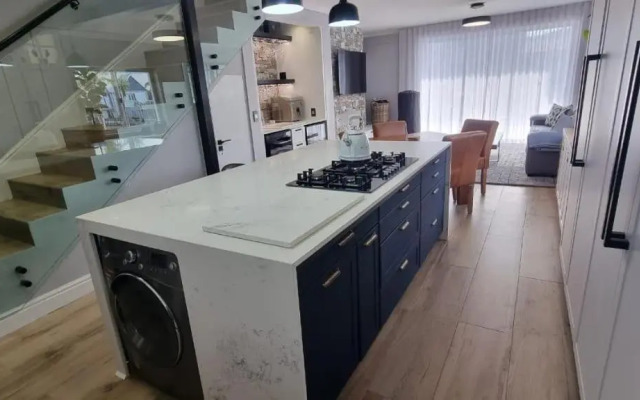 Waterfront New Listng - 8 South Quay -