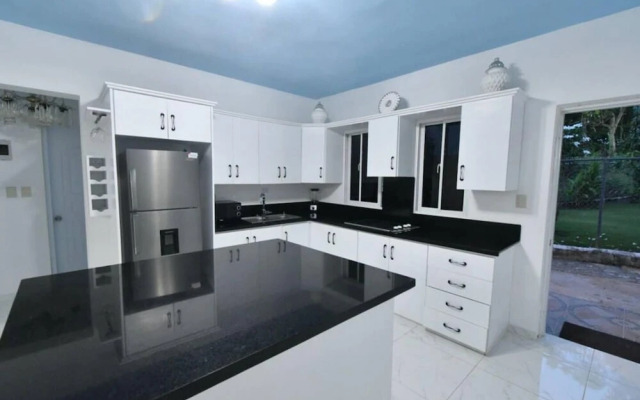 Gorgeous Spacious Property in Prime Beach Location