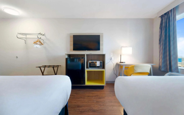 Days Inn by Wyndham Thornton