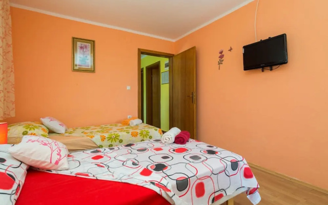 A5 - Modern apt With Terrace, 3 min Walk to Beach